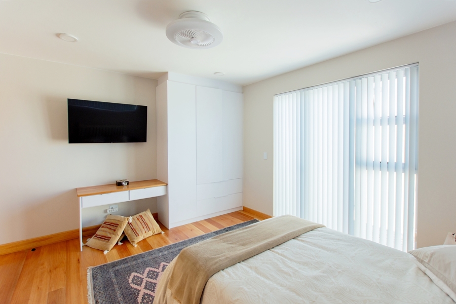 5 Bedroom Property for Sale in Paradise Beach Western Cape